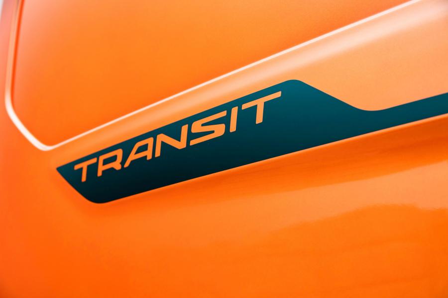 Логотип Ford Transit Custom Sport 2017 года  (UK) (фото 11 из 13)